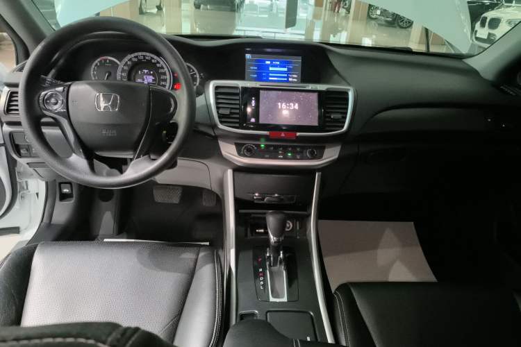 Used Honda Accord 2015 2.0L LX Comfort Edition Audio And AC Panel