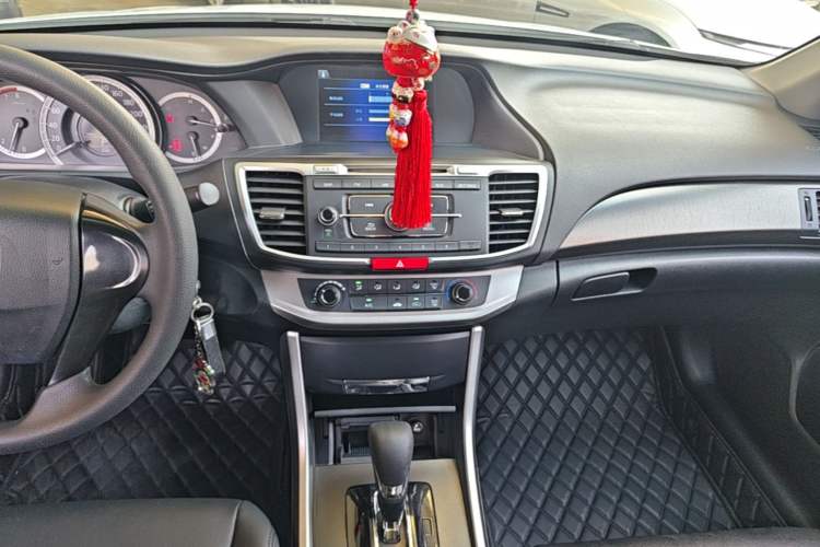 Used Honda Accord 2015 2.0L LX Comfort Edition Audio And AC Panel