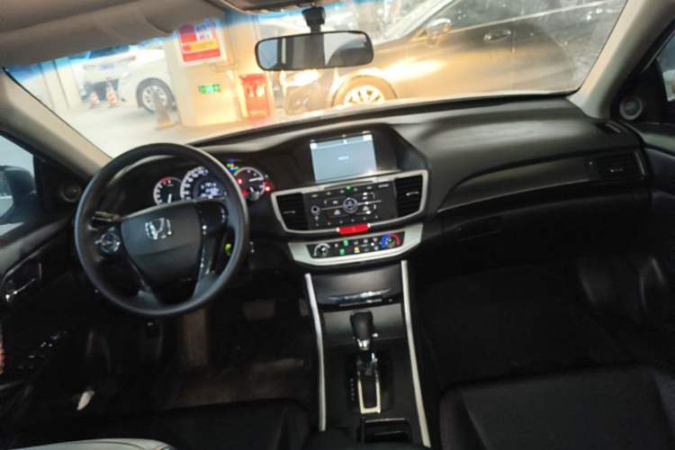 Used Honda Accord 2015 2.0L LX Comfort Edition Center Console