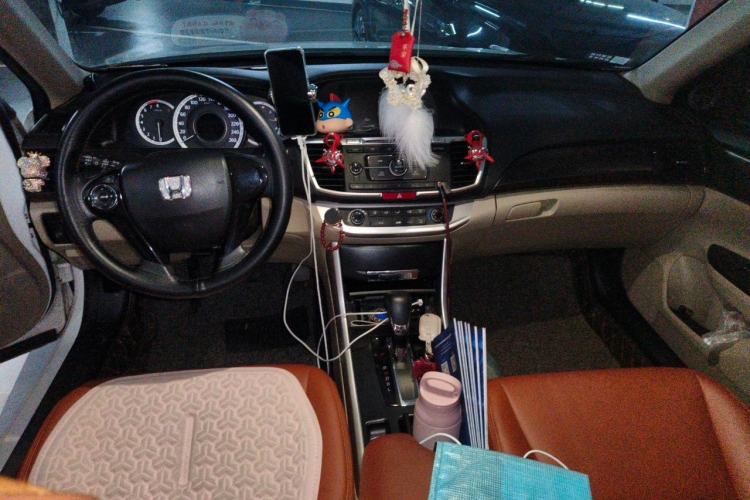 Used Honda Accord 2015 2.0L LX Comfort Edition Center Console