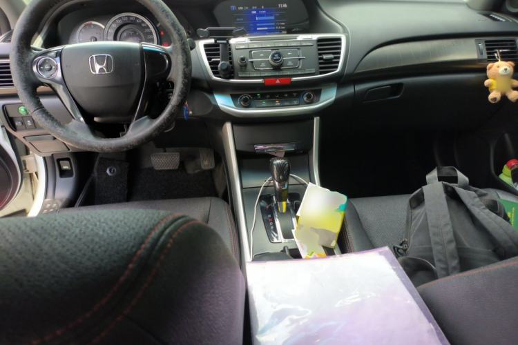 Used Honda Accord 2015 2.0L LX Comfort Edition Center Console