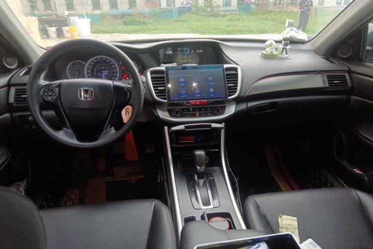 Used Honda Accord 2015 2.0L LX Comfort Edition Center Console
