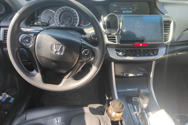 Used Honda Accord 2015 2.0L LX Comfort Edition Center Console