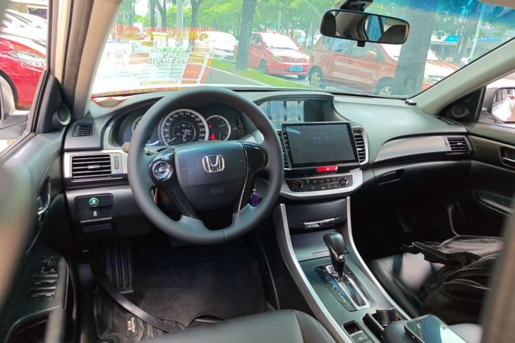 Used Honda Accord 2015 2.0L LX Comfort Edition Center Console