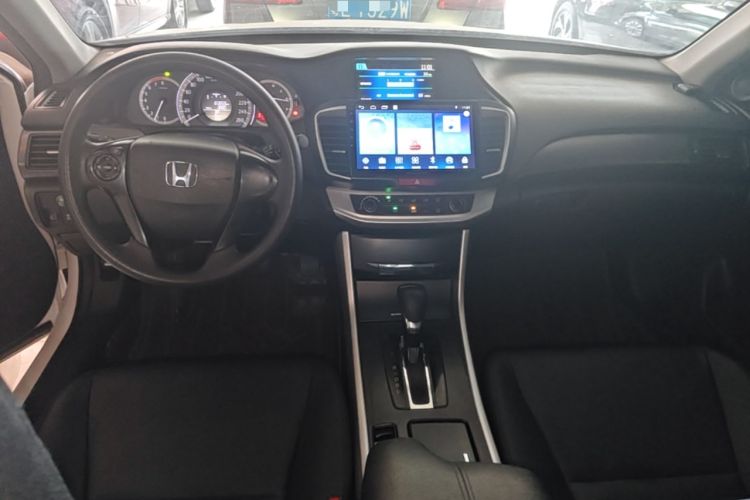 Used Honda Accord 2015 2.0L LX Comfort Edition Center Console