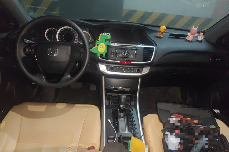 Used Honda Accord 2015 2.0L LX Comfort Edition Center Console