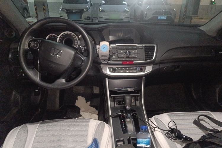 Used Honda Accord 2015 2.0L LX Comfort Edition Center Console