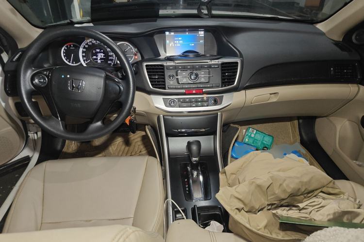 Used Honda Accord 2015 2.0L LX Comfort Edition Center Console