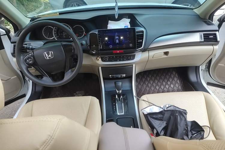 Used Honda Accord 2015 2.0L LX Comfort Edition Center Console