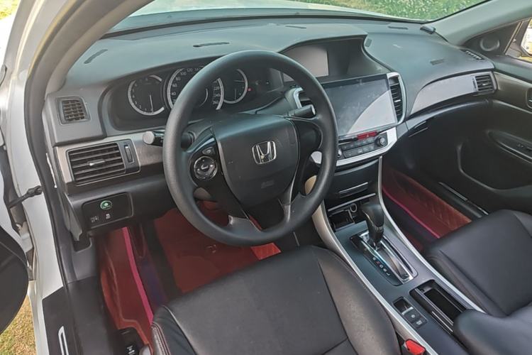 Used Honda Accord 2015 2.0L LX Comfort Edition Center Console