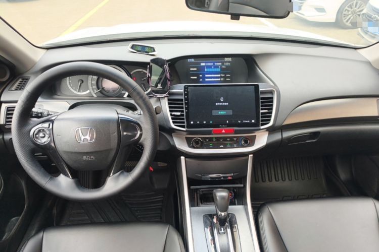 Used Honda Accord 2015 2.0L LX Comfort Edition Center Console