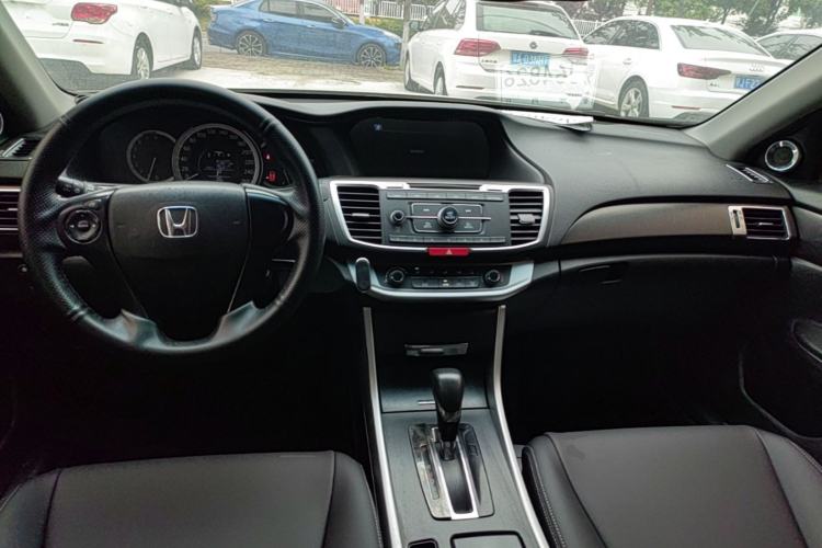 Used Honda Accord 2015 2.0L LX Comfort Edition Center Console
