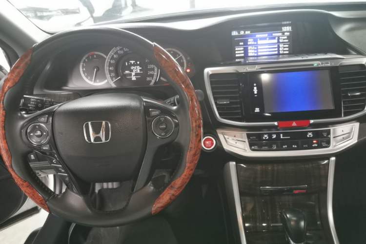 Used Honda Accord 2015 2.4L EX Luxury Edition Center Console