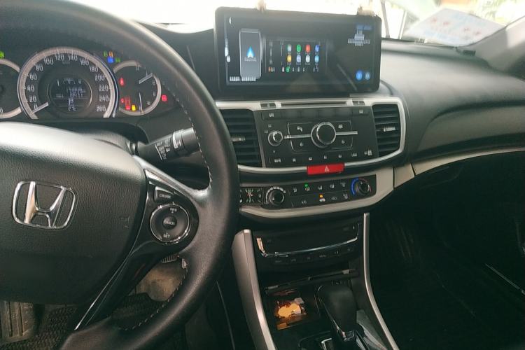 Used Honda Accord 2015 2.0L LX Comfort Edition Center Console