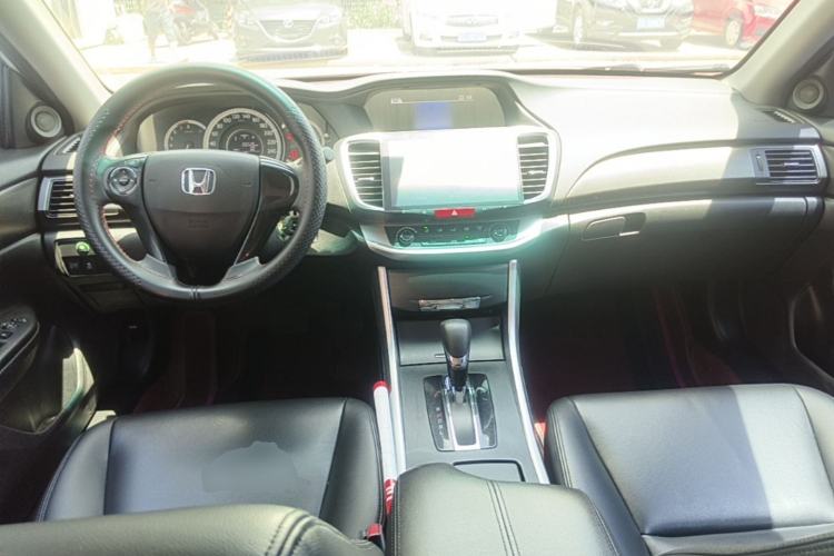Used Honda Accord 2015 2.0L LX Comfort Edition Center Console