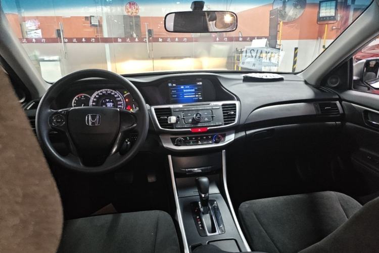 Used Honda Accord 2015 2.0L LX Comfort Edition Center Console