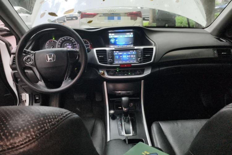 Used Honda Accord 2015 2.0L LX Comfort Edition Center Console