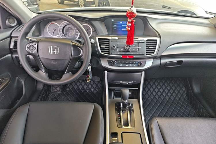 Used Honda Accord 2015 2.0L LX Comfort Edition Center Console