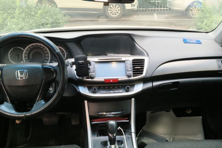 Used Honda Accord 2015 2.0L LX Comfort Edition Center Console