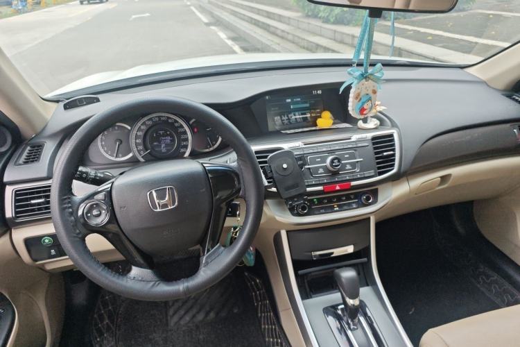 Used Honda Accord 2015 2.0L LX Comfort Edition Center Console