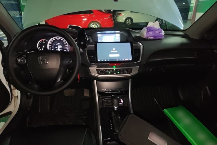 Used Honda Accord 2015 2.0L LX Comfort Edition Center Console