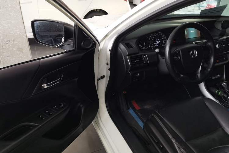 Used Honda Accord 2015 2.0L LXS Elite Edition Driver Seat