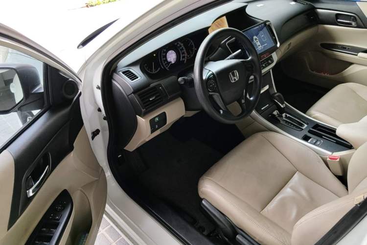 Used Honda Accord 2015 2.0L LX Comfort Edition Driver Seat
