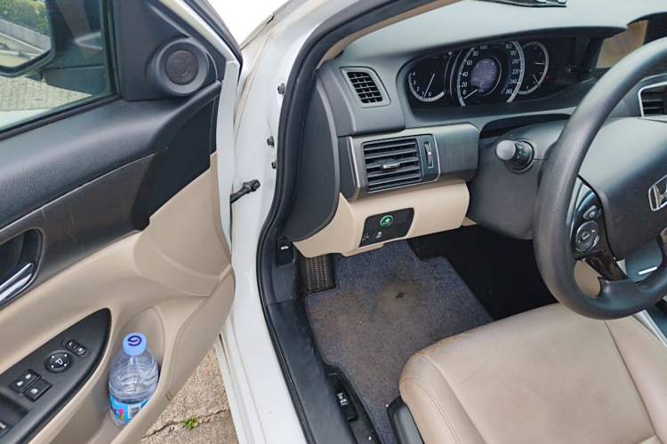 Used Honda Accord 2015 2.0L LX Comfort Edition Driver Seat