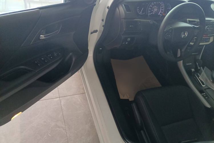 Used Honda Accord 2015 2.0L LX Comfort Edition Driver Seat