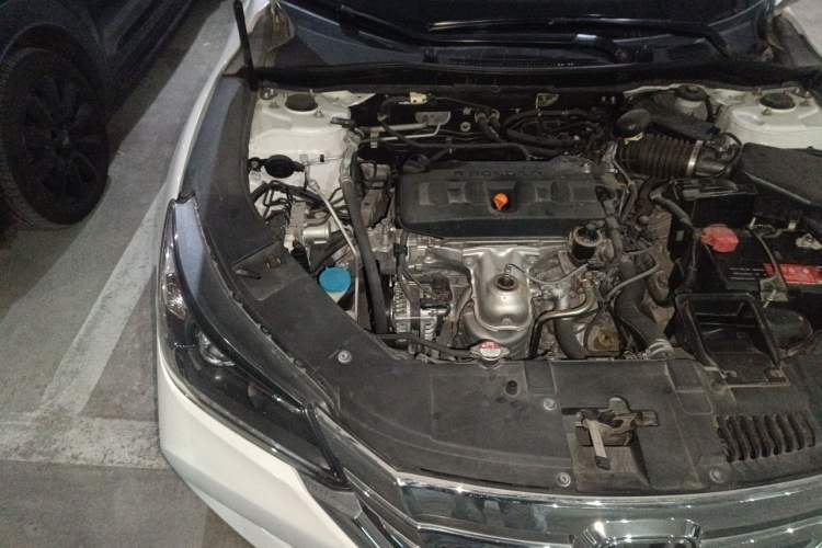 Used Honda Accord 2015 2.0L LX Comfort Edition Engine Bay Right