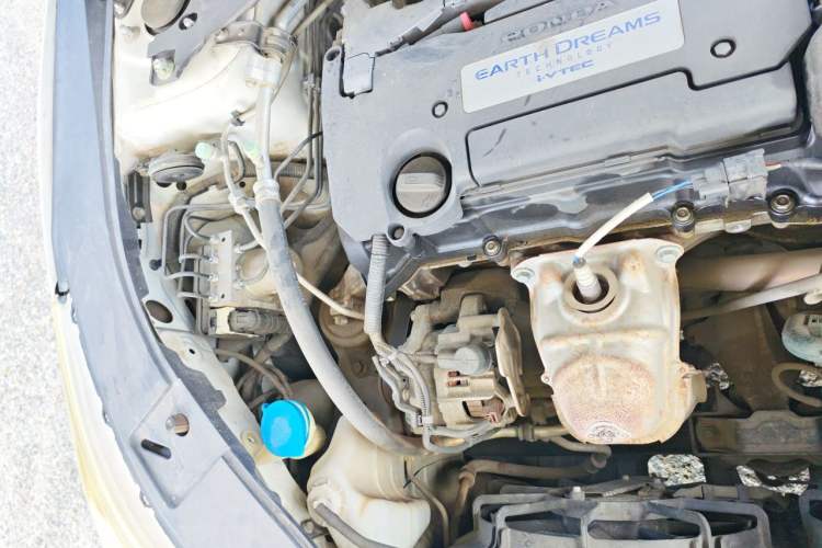Used Honda Accord 2015 2.4L EX Luxury Edition Engine Bay Right