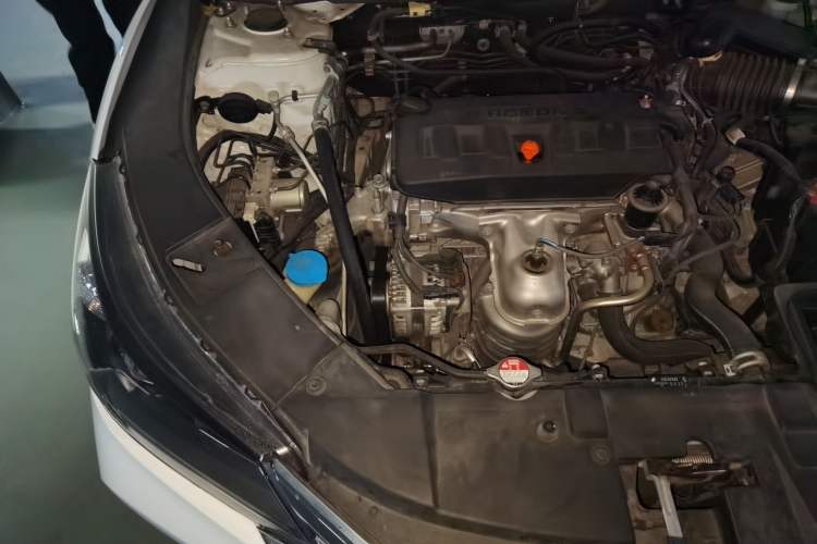 Used Honda Accord 2015 2.0L LXS Elite Edition Engine Bay Right