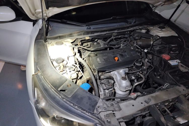 Used Honda Accord 2015 2.0L LX Comfort Edition Engine Bay Right