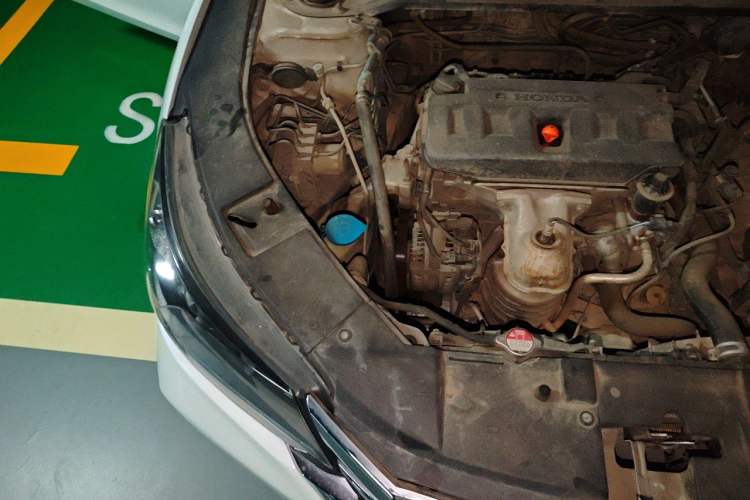 Used Honda Accord 2015 2.0L LX Comfort Edition Engine Bay Right