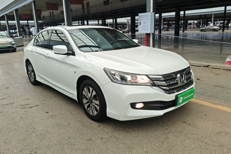 Used Honda Accord 2015 2.0L LX Comfort Edition Front Right 45 Deg