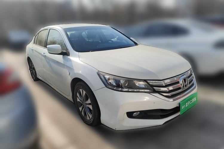 Used Honda Accord 2015 2.0L EX Luxury Edition Front Right 45 Deg