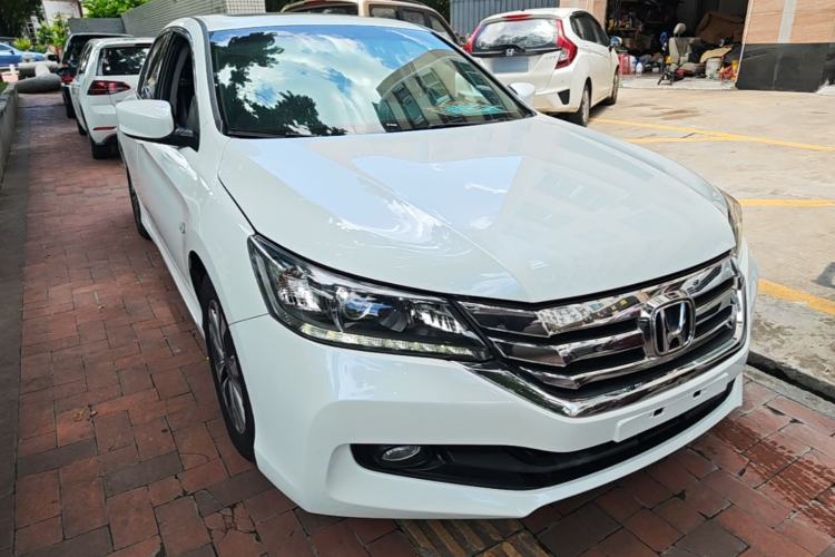 Used Honda Accord 2015 2.0L LX Comfort Edition Front Right 45 Deg