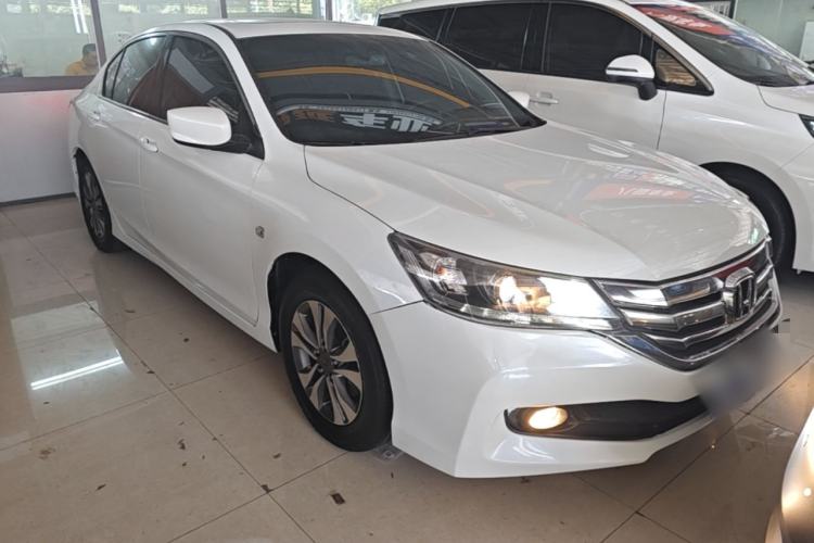 Used Honda Accord 2015 2.0L LX Comfort Edition Front Right 45 Deg
