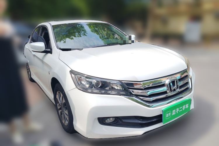Used Honda Accord 2015 2.0L LX Comfort Edition Front Right 45 Deg