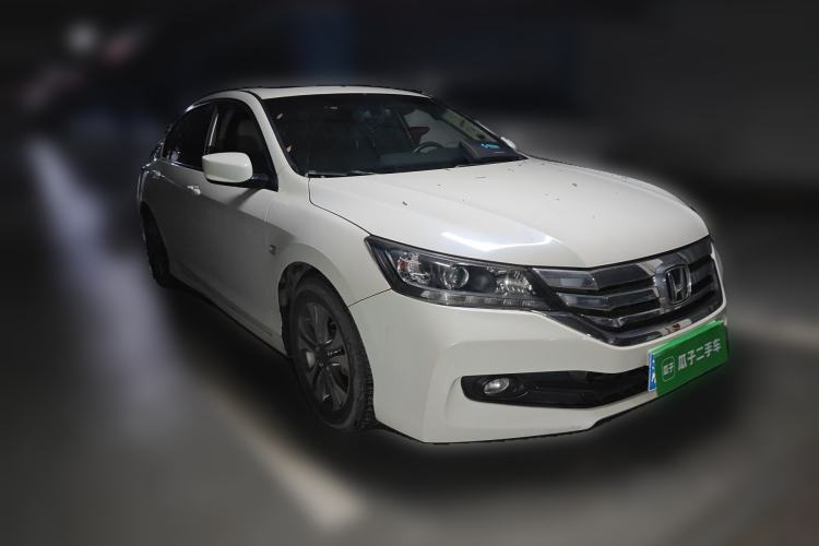 Used Honda Accord 2015 2.0L LX Comfort Edition Front Right 45 Deg