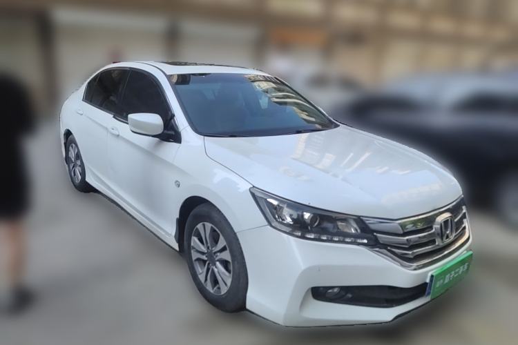 Used Honda Accord 2015 2.0L LX Comfort Edition Front Right 45 Deg