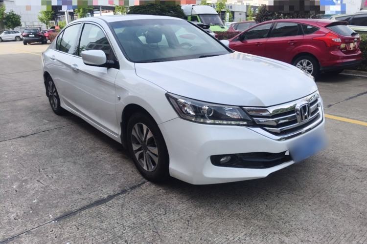 Used Honda Accord 2015 2.0L LX Comfort Edition Front Right 45 Deg