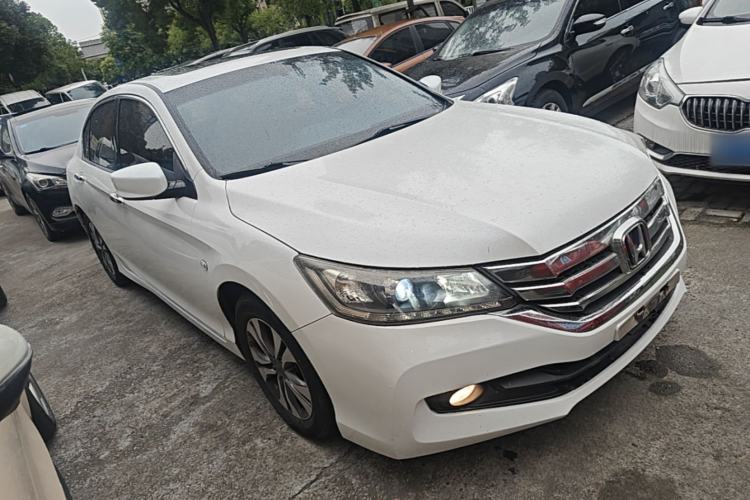 Used Honda Accord 2015 2.0L LXS Elite Edition Front Right 45 Deg