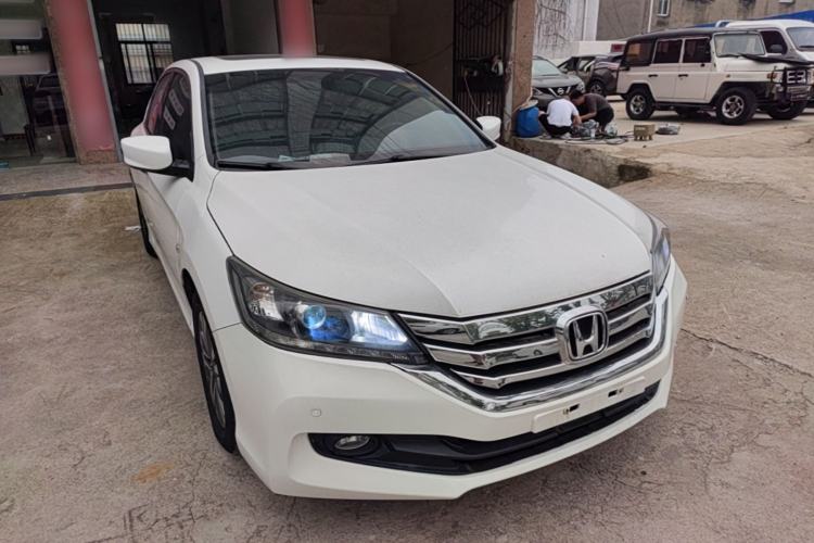 Used Honda Accord 2015 2.0L LX Comfort Edition Front Right 45 Deg