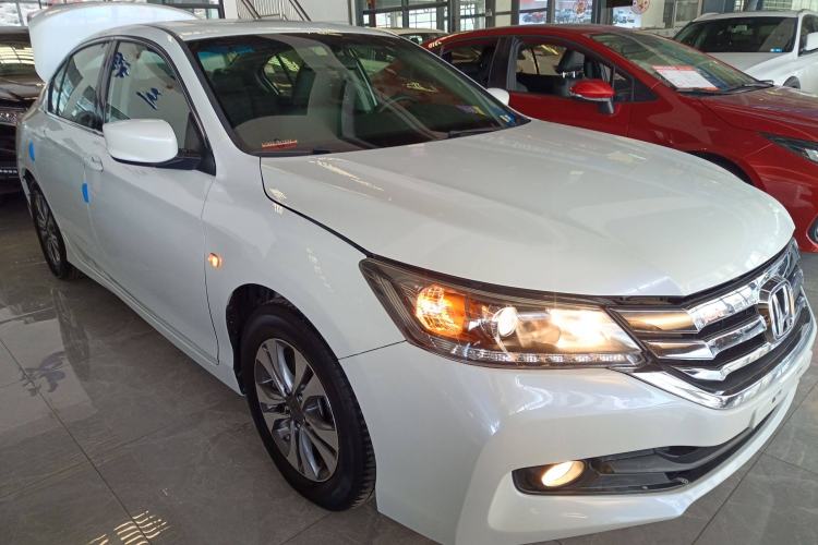 Used Honda Accord 2015 2.0L LX Comfort Edition Front Right 45 Deg
