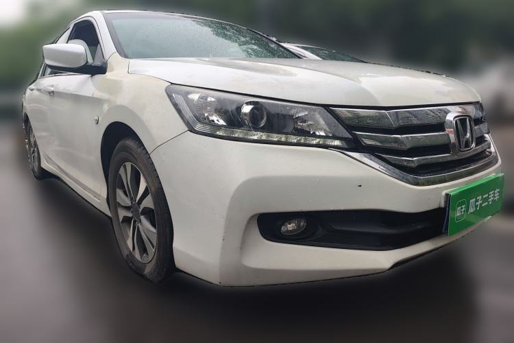 Used Honda Accord 2015 2.0L LX Comfort Edition Front Right 45 Deg