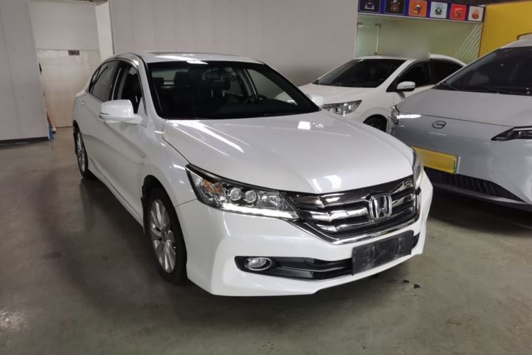 Used Honda Accord 2015 2.4L EX Luxury Edition Front Right 45 Deg
