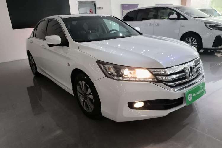 Used Honda Accord 2015 2.0L LX Comfort Edition Front Right 45 Deg