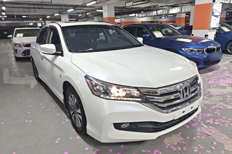 Used Honda Accord 2015 2.0L LX Comfort Edition Front Right 45 Deg