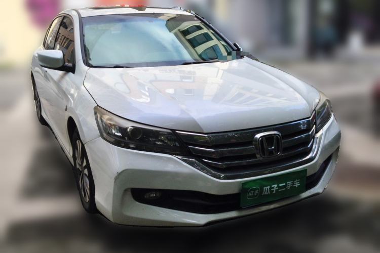 Used Honda Accord 2015 2.0L LX Comfort Edition Front Right 45 Deg